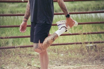 Swiftwick Maxus Mid Crew Socks 1