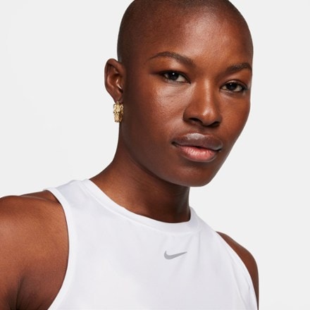 Nike One Classic Cropped Tank Top - Women's 3