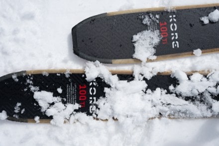 Location Image of color Black/Red