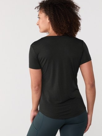 Icebreaker 125 Cool-Lite Merino Blend Sphere III Scoop T-Shirt - Women's 2