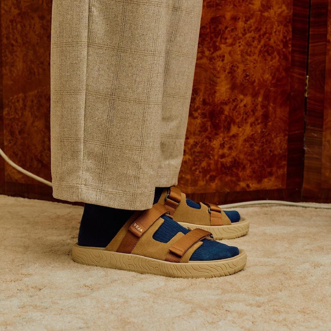 Location Image for Arpoador Suede Sandals - Women's