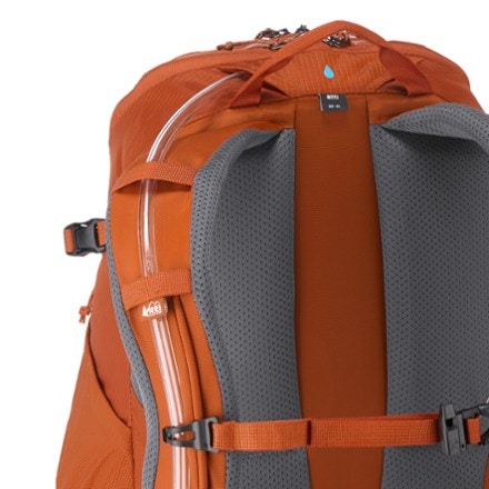 REI Co-op Trail 25 Pack Hydration port & tube routing