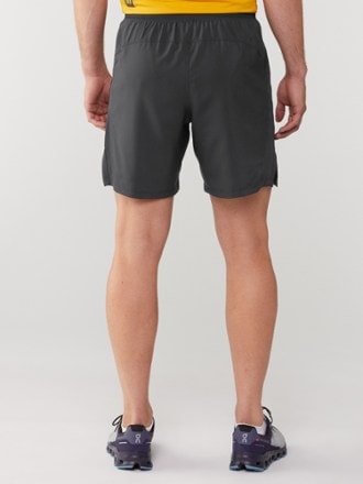 Under Armour Launch Run 7" Shorts - Men's 2