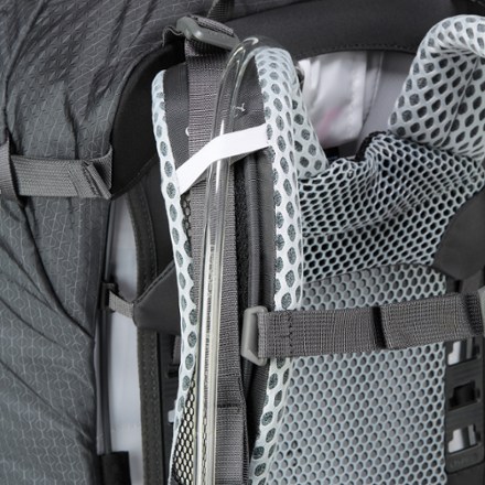 Osprey Sirrus 34 Pack - Women's Hydration port & tube routing