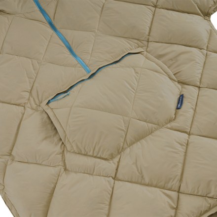 Therm-a-Rest Honcho Poncho Down 2