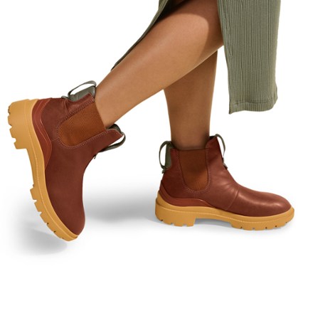 OluKai Hehi Boots - Women's 4