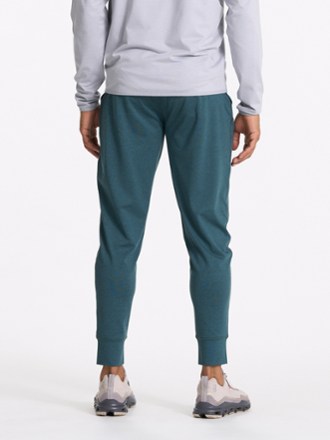 Vuori Sunday Performance Jogger – Take It Outside