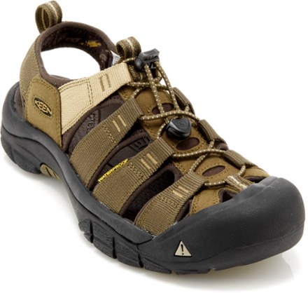 keen closed toe sandals mens