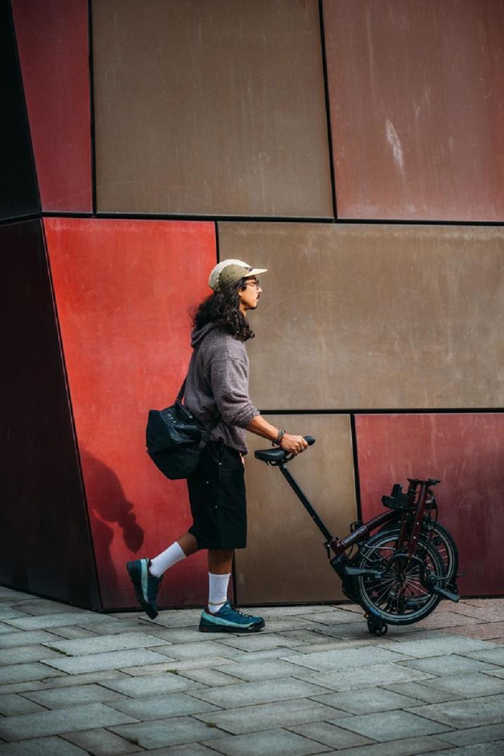 Location Image for C Line Electric 4-Speed Mid Handlebar Bike with Rack