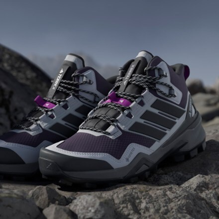 Location Image of color Aurora Plum/Carbon/Purple