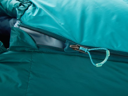 Mountain Hardwear Bishop Pass 15 Sleeping Bag - Women's Zipper detail (Vivid Teal)