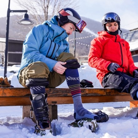 Darn Tough Steep Lines Lightweight Over-The-Calf Ski and Snowboard Socks - Men's 4