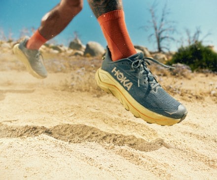 HOKA Challenger 8 Trail-Running Shoes - Men's 6