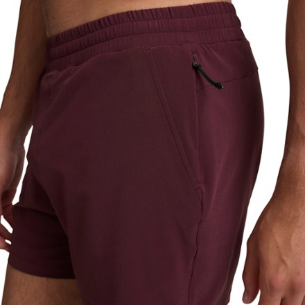 Beyond Yoga Short Run Lined 5" Shorts - Men's 4