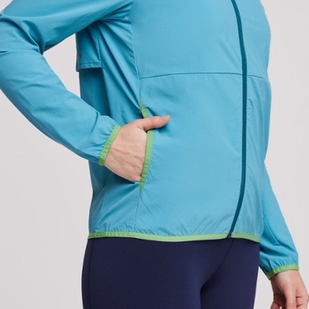 Cotopaxi Vuelta Performance Windbreaker - Women's 8