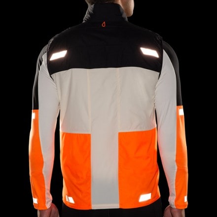 Brooks Run Visible Insulated Vest 2.0 - Men's 6