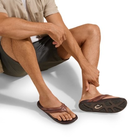 OluKai Mea Ola Flip-Flops - Men's 4