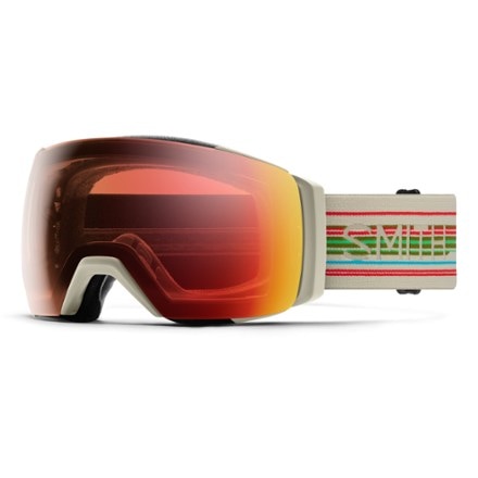 Smith I/O MAG XL ChromaPop Photochromic Snow Goggles with gogglesoc - Low-Bridge Fit 0