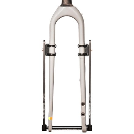 Old Man Mountain Axle Pack Fork Mount Rack 1