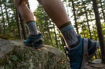 Darn Tough Sobo Micro Crew Light Cushion Socks - Women's 3