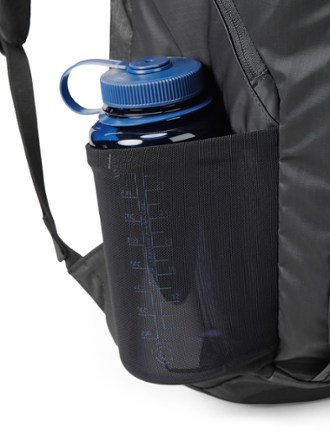 Patagonia Black Hole Pack - 32 L Water bottle pocket (Water bottle sold separately)