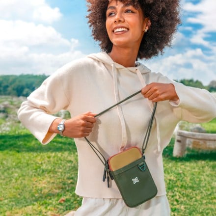 Sherpani Cruz Crossbody Bag - Women's 9