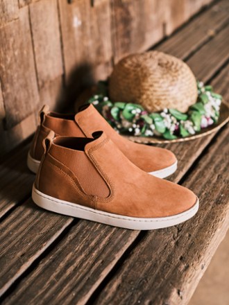 OluKai Pehuea Mid Boots - Women's 4