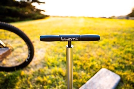 Lezyne Alloy HV Digital Drive 3.5 Bike Pump 2