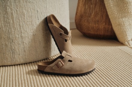 Location Image of color Taupe Suede