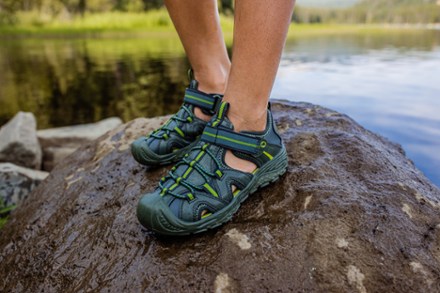 Kids water shoes for swimming and hiking - Reviewed