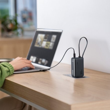 Anker Power Bank (30W, Fusion, Built-In Lightning Cable) 4