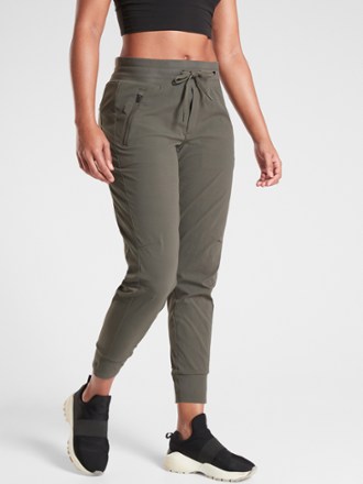 women's petite jogger pants