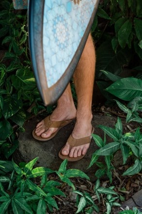 OluKai Tuahine Sandals - Men's 6