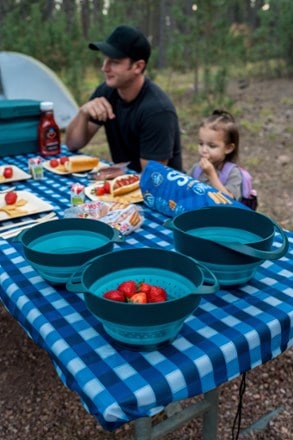 Adventure Ready Flat Pack Collapsible Bowls & Strainer Set 9