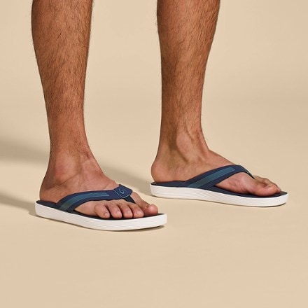 OluKai Leeward Flip-Flops - Men's 4