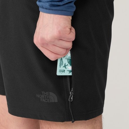 The North Face Rolling Sun Packable 7" Shorts - Men's 4