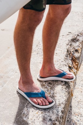 OluKai Ulele Flip-Flops - Men's 7