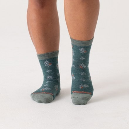 Wide Open Foliage Lightweight Micro Crew Socks - Women's 5