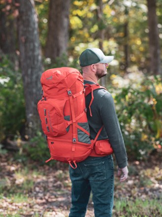 Alps mountaineering red clearance tail 65 internal pack