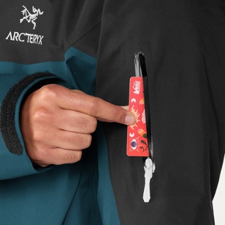 Arc'teryx Alpha SV Jacket - Men's 7