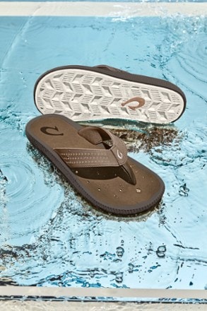 OluKai Ulele Flip-Flops - Men's 8