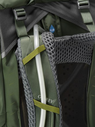 Osprey Kestrel 38 Pack - Men's Hydration port & tube routing