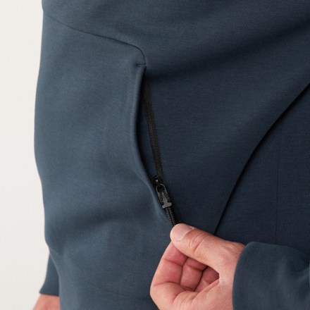 On Focus Tech Hoodie - Men's 6