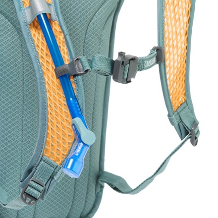 CamelBak Mini M.U.L.E. Hydration Pack - Kids' Hydration integration