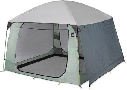 Screen tent with outlet rain flaps