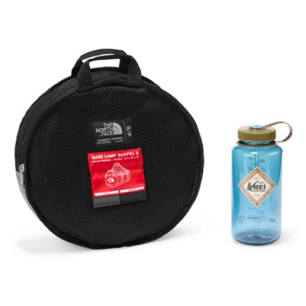 The North Face Golden State Duffel - Small (50 L) Stuff sack (32 fl oz. bottle not included)