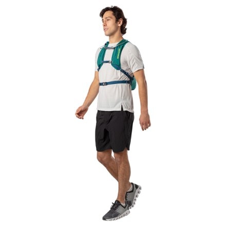 Nathan Crossover 10 Liter Hydration Pack 9