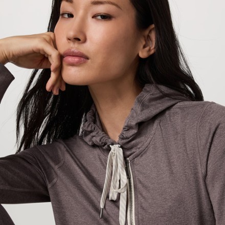 Vuori Halo Performance Hoodie 2.0 - Women's 3