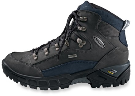 lowa lightweight hiking boots