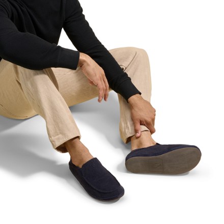 OluKai Moloa Hulu Slippers - Men's 7